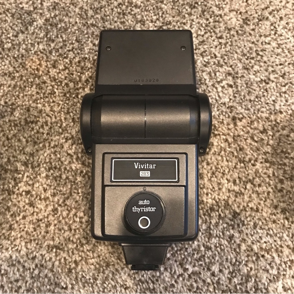 UNTESTED- Lot of 2 - Vivitar Auto Camera Flash 252 w/case and 283 Camera Flash - Picture 4 of 11